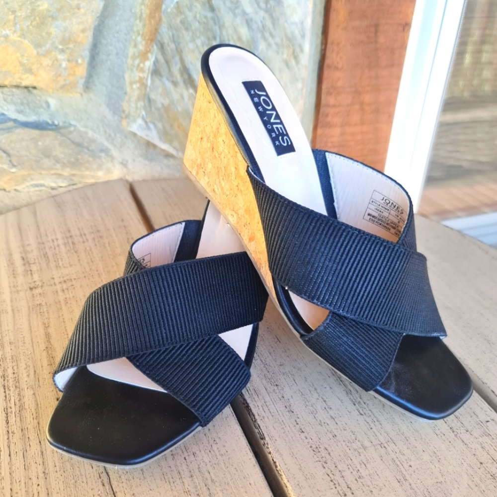 JONES NEW YORK NWOT IRESS Black Fabric Cross Top Cork Wedge Open-Toe Mule EUC 8M